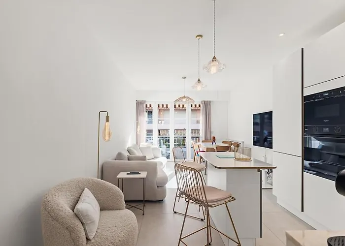 3 Pieces Les Pins Cosy Et Luxueux Juan-les-Pins