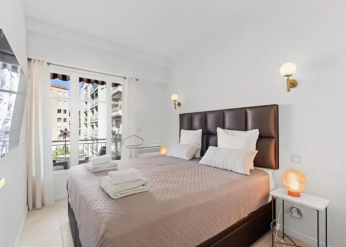 3 Pieces Les Pins Cosy Et Luxueux Juan-les-Pins